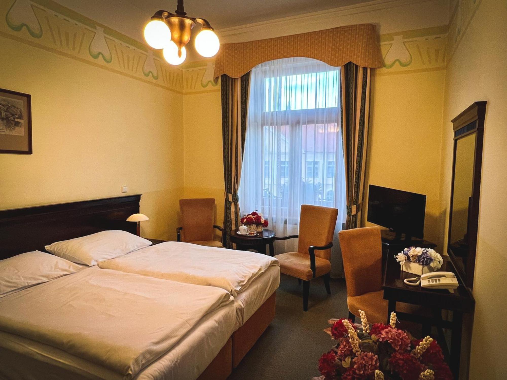 Hotel U Zeleneho Stromu Nepomuk Exterior foto